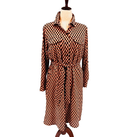 Lapis & Lillies Dresses & Skirts - Lapis & Lillies Dress Womens dress Peach Black Geometric collared button down